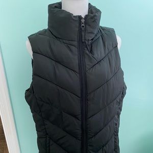 Women’s puffer vest size M